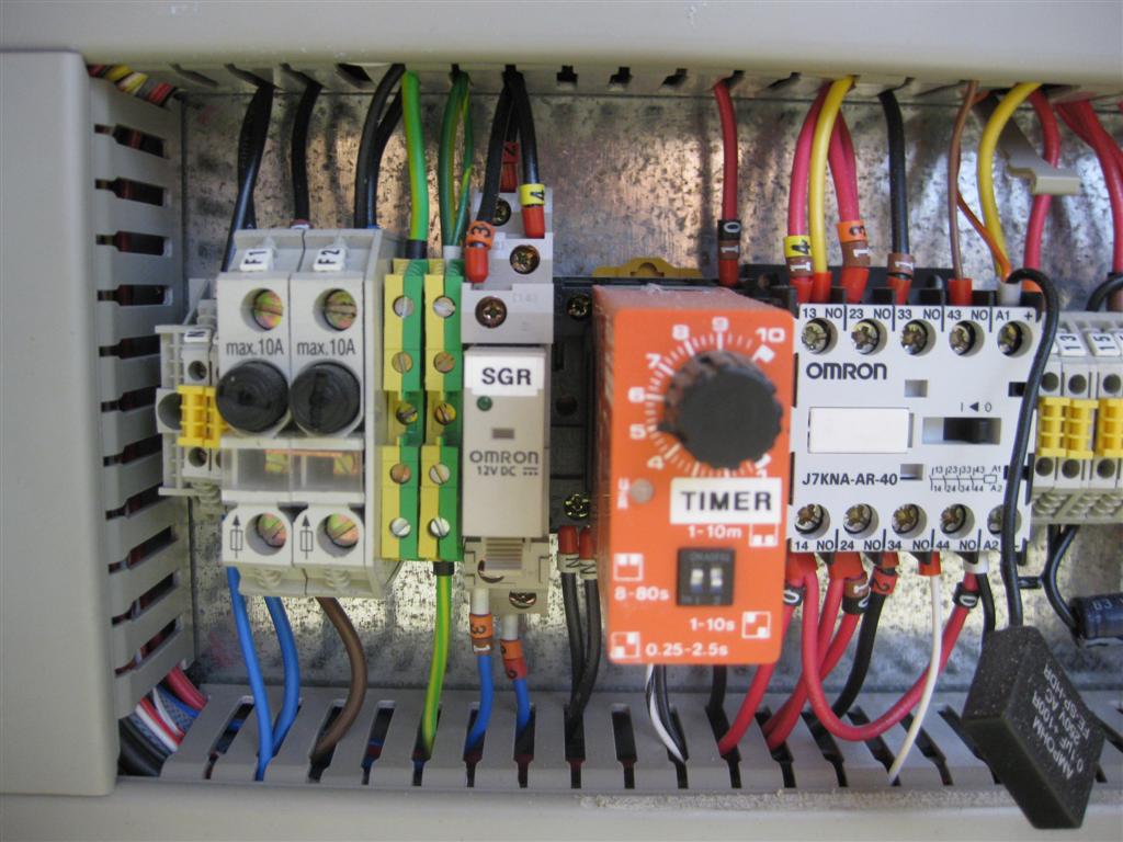 fuses and spindle go relay (Large).jpg